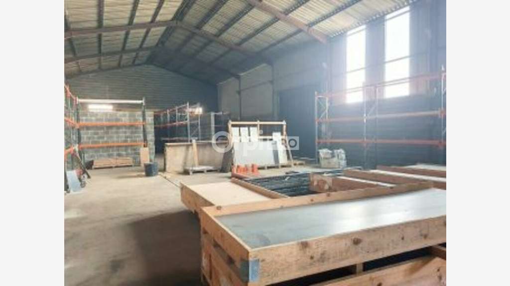 Local d'activité de 704m² à vendre à Domerat