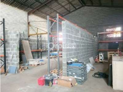 Local d'activité de 704m² à vendre à Domerat