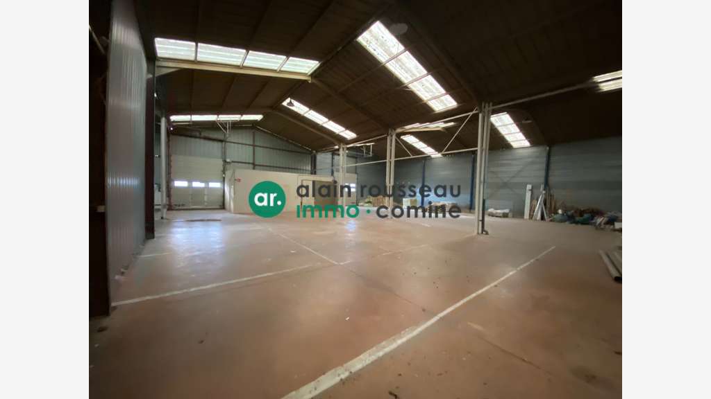 Vente entrepôt 1000m² sur 3140m² à Durtal