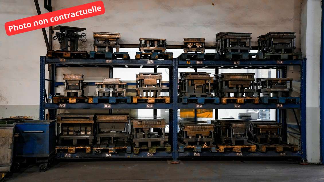 A vendre 2 entrepôts 330m² avec bureaux à Ecommoy 