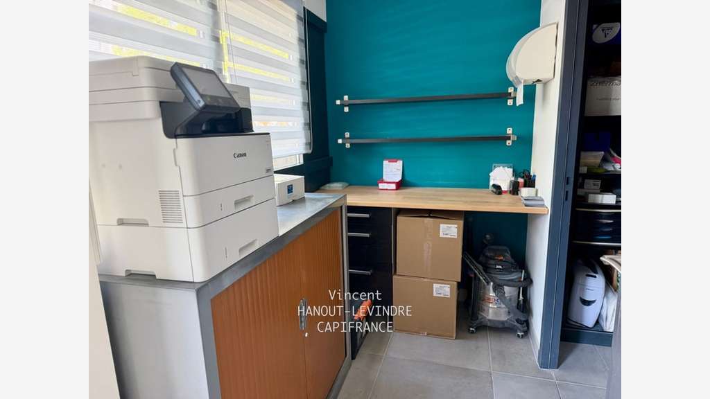 Local/bureau à vendre ECOUFLANT (49)