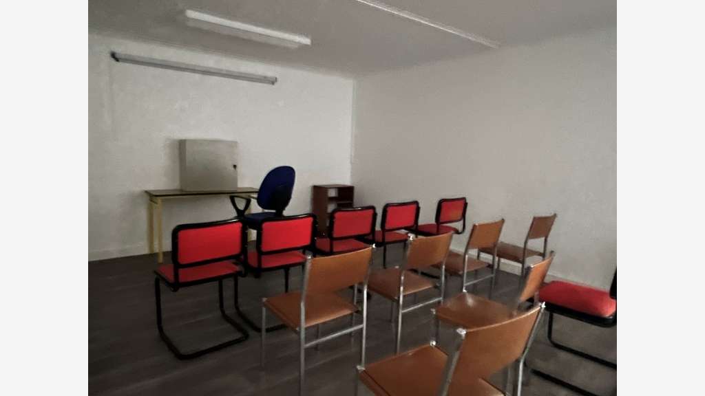 A vendre locaux d'activités de 2 642m² à Egletons