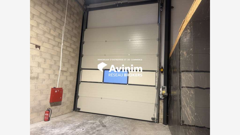 Local d'activité neuf 256m² à vendre à Éragny