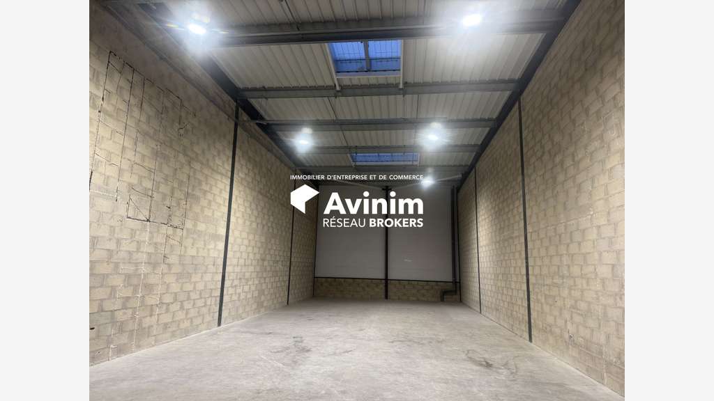 Local d'activité neuf 256m² à vendre à Éragny