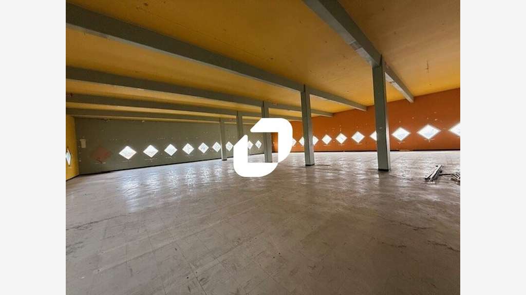 Vente Local d'activité 1530m² Eragny
