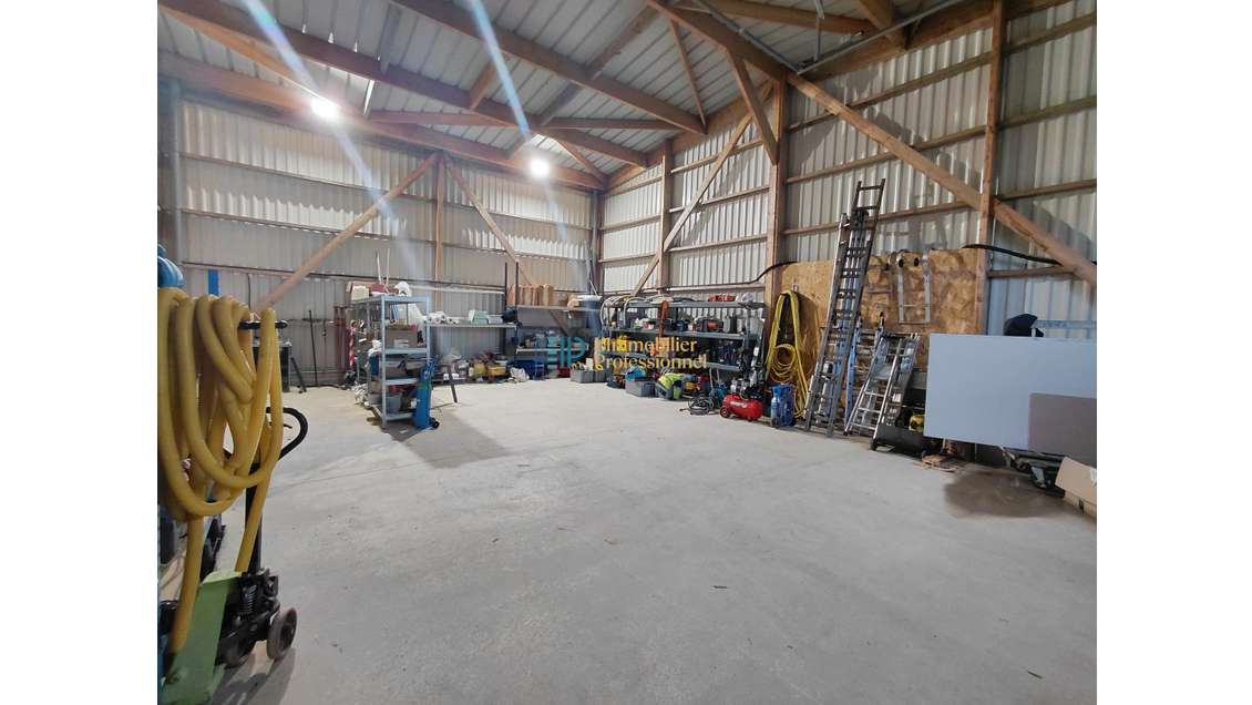 Vente local d'activité 240m² à Ergué-Gabéric