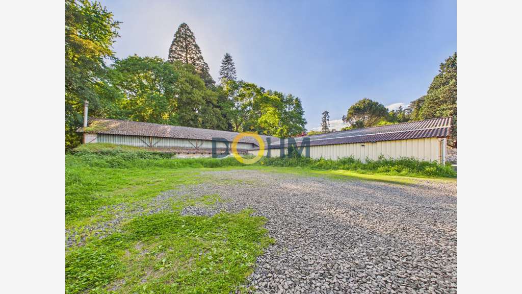Entrepôt 458m² avec terrain constructible à Espaly