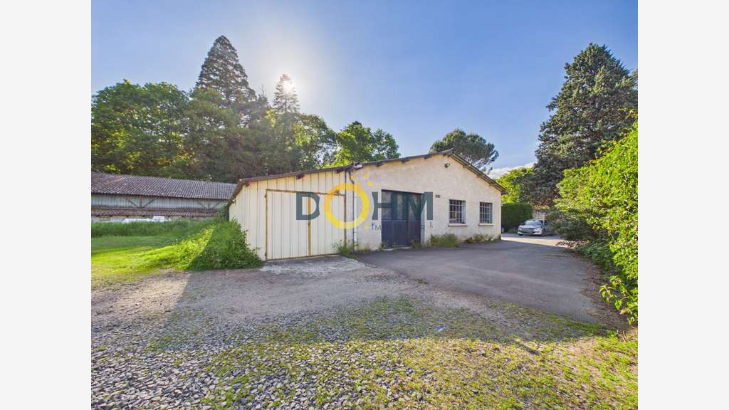 Entrepôt 458m² avec terrain constructible à Espaly