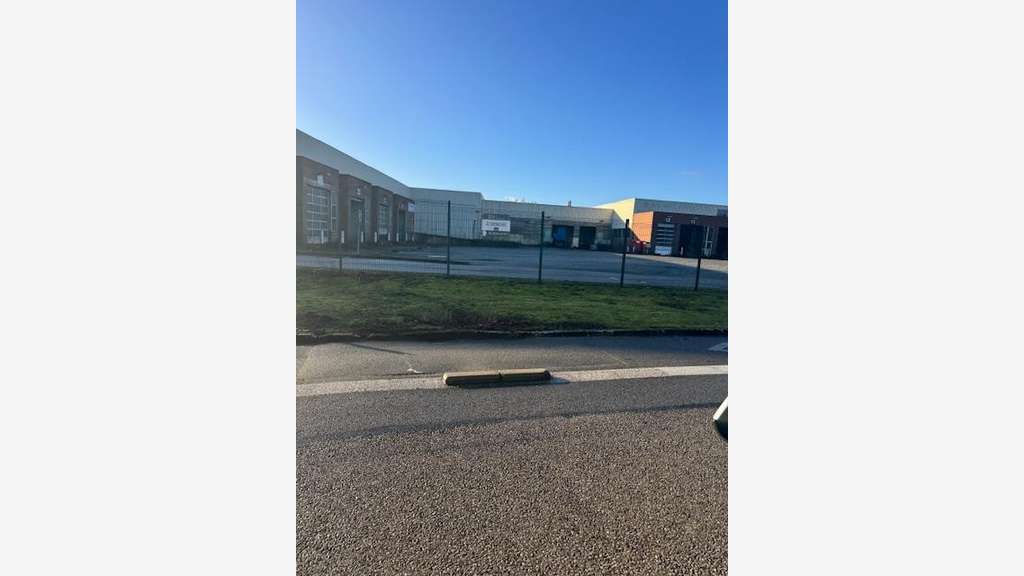 Vente entrepôt à la découpe site industriel Évreux