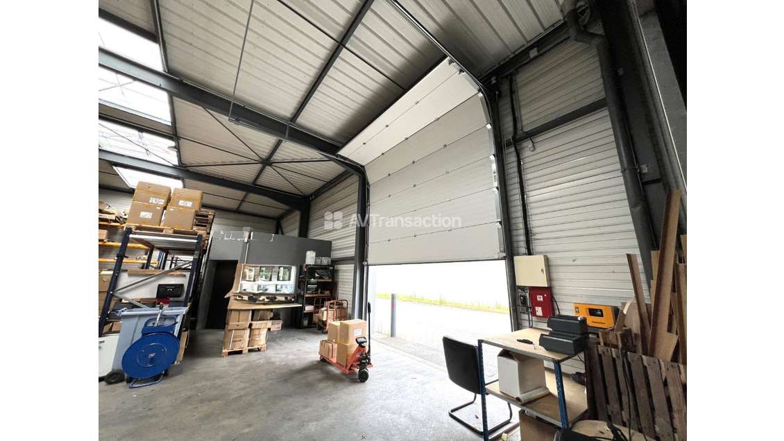 A vendre , Evreux ( 27000 ) entrepot-local , 1090