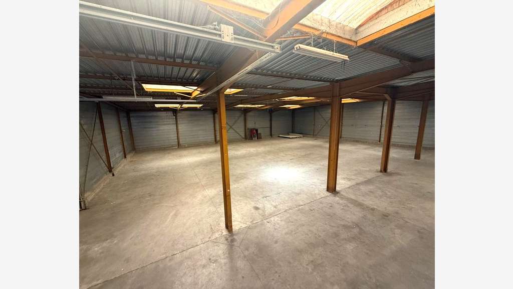 Vente local Industriel / bâtiment 1500m² à Évreux