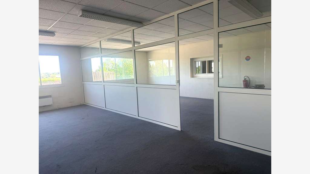 Vente local Industriel / bâtiment 1500m² à Évreux