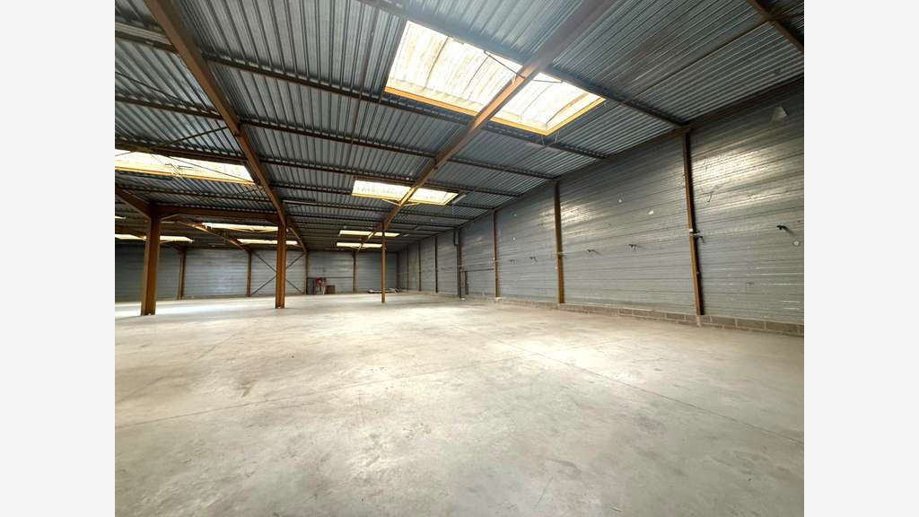 Vente local Industriel / bâtiment 1500m² à Évreux