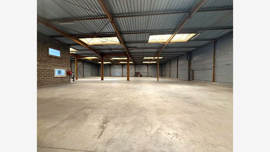 Vente local Industriel / bâtiment 1500m² à Évreux