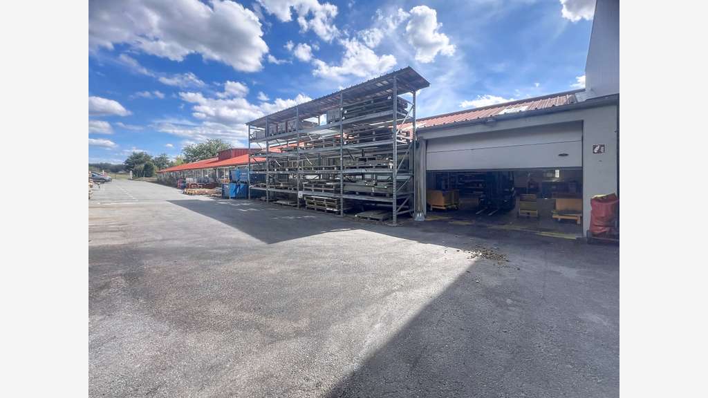 ENSEMBLE IMMOBILIER INDUSTRIEL LOUE