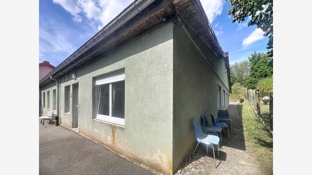 ENSEMBLE IMMOBILIER INDUSTRIEL LOUE