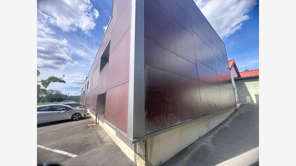 ENSEMBLE IMMOBILIER INDUSTRIEL LOUE