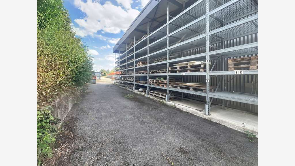 ENSEMBLE IMMOBILIER INDUSTRIEL LOUE