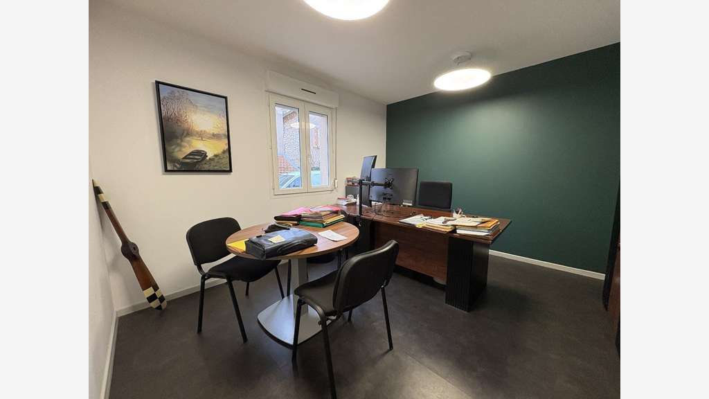 Bureaux neufs de plain-pied-Parking