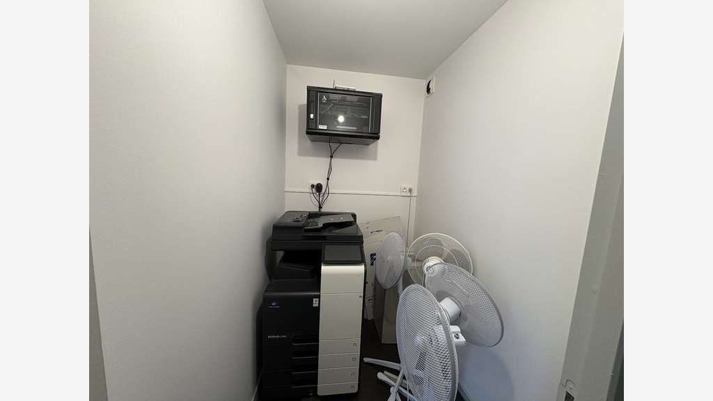 Bureaux neufs de plain-pied-Parking