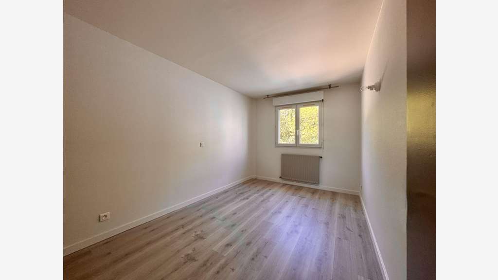 Vente local commercial et maison à Fillières