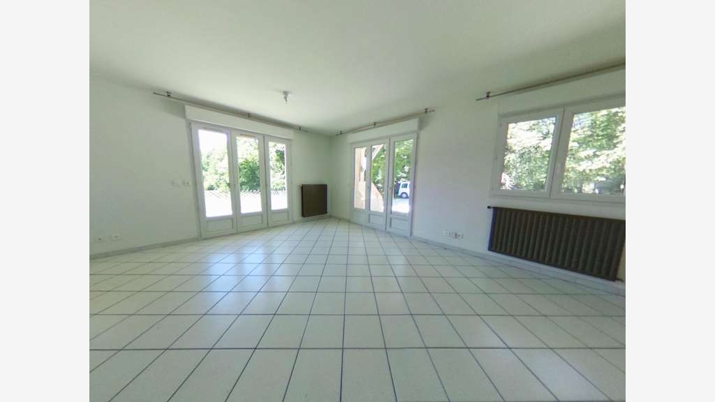 Vente local commercial et maison à Fillières