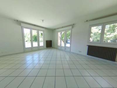 Vente local commercial et maison à Fillières