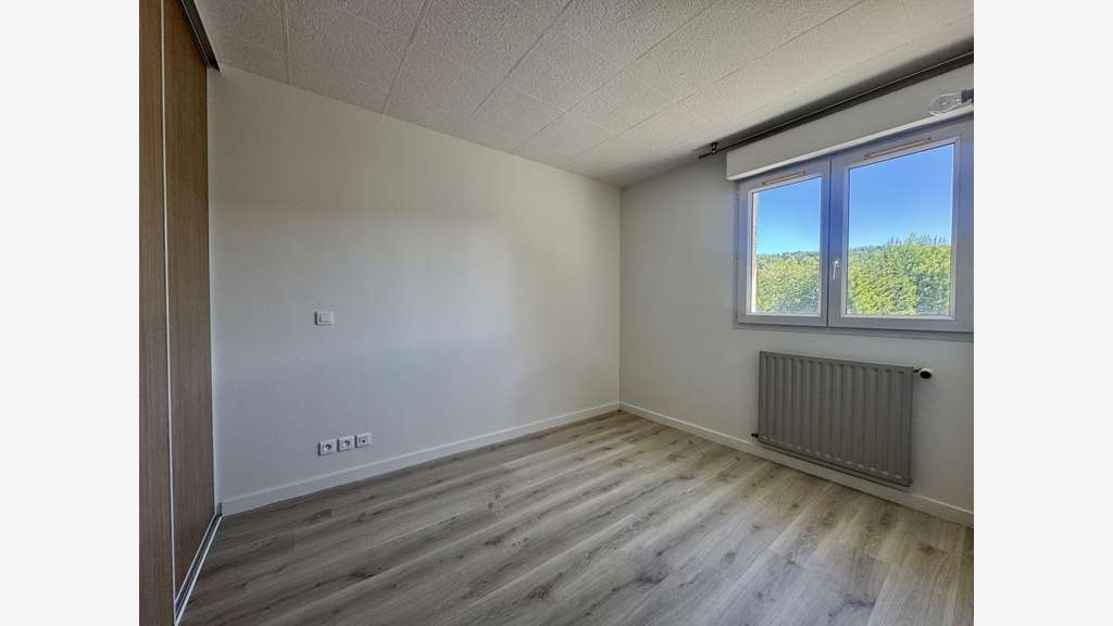 Vente local commercial et maison à Fillières