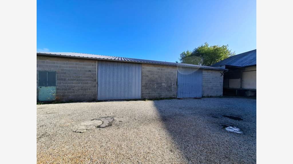 FLERS - Emplacement stratégique avec ensemble 