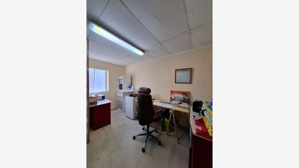 FLERS - Emplacement stratégique avec ensemble 