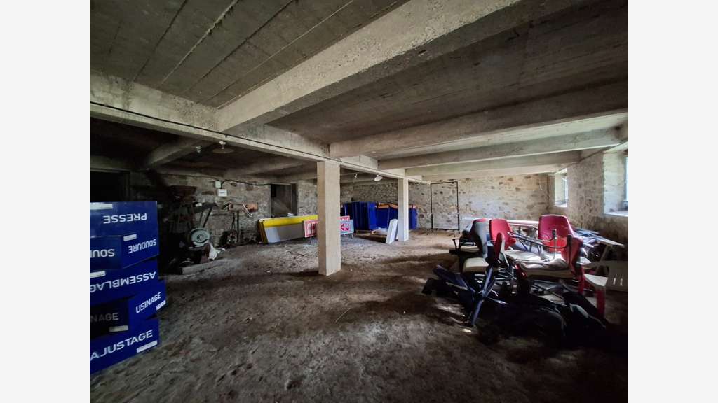 FLERS - Emplacement stratégique avec ensemble 