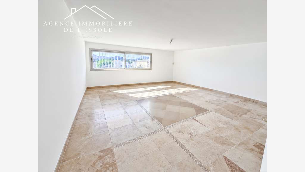 Entrepôt avec local commercial 278m² au total situ