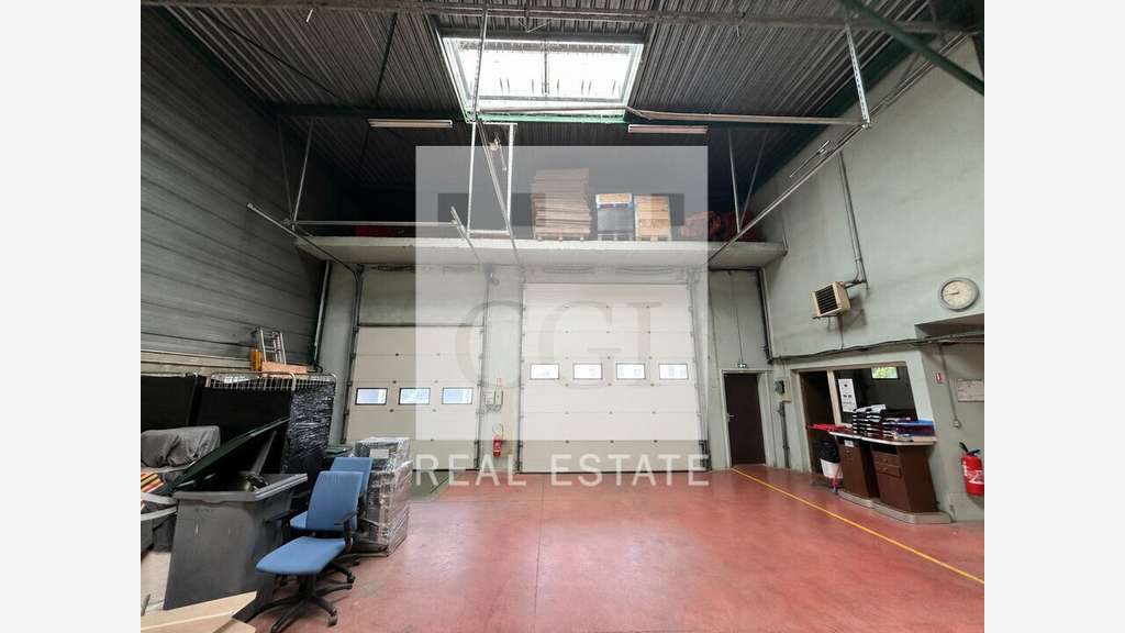 AV local d'activité 210m² proche Rocade à Genas  