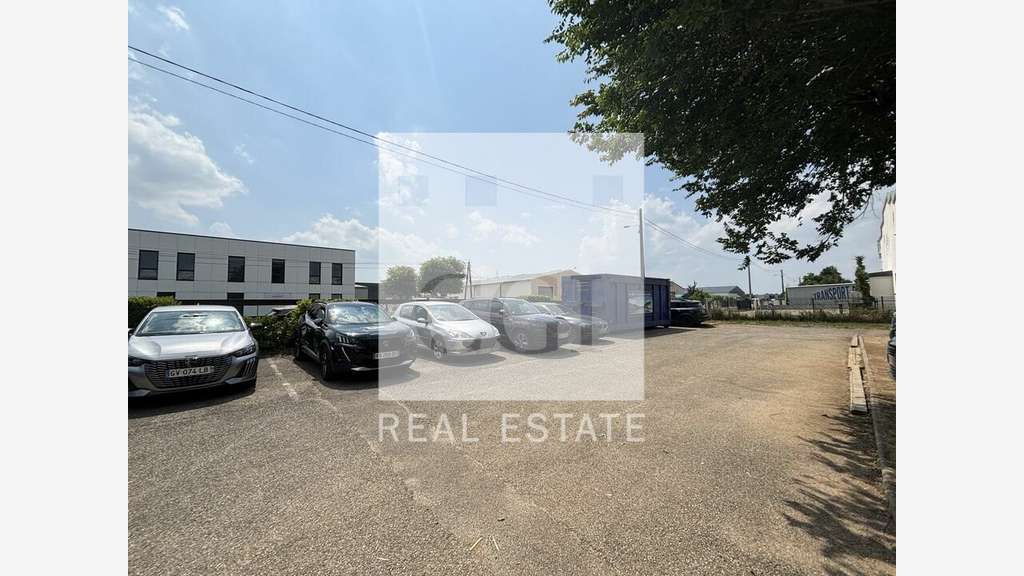 AV local d'activité 210m² proche Rocade à Genas  
