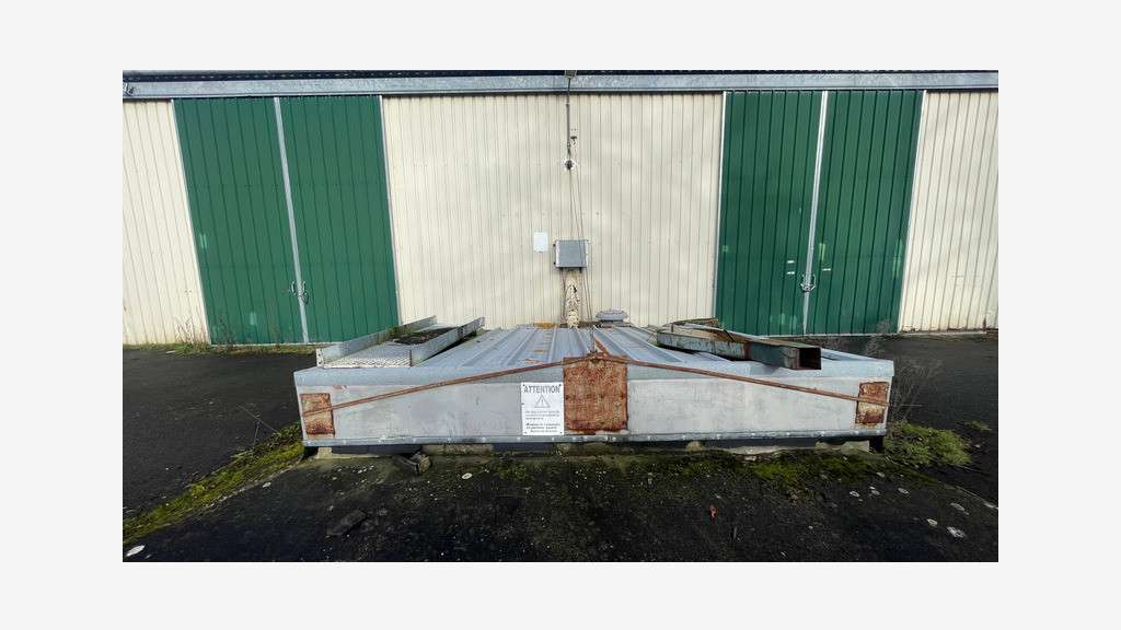 Local d'activité 950m² à vendre à Gouarec