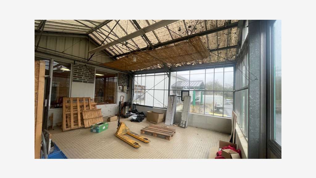 Local d'activité 950m² à vendre à Gouarec
