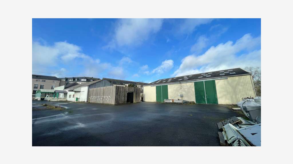 Local d'activité 950m² à vendre à Gouarec