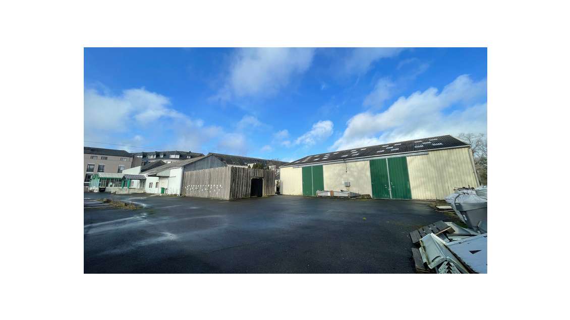 Local d'activité 950m² à vendre à Gouarec