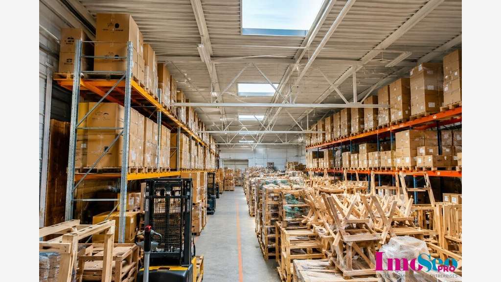 Entrepôt de 2870m² à vendre proche de Gradignan
