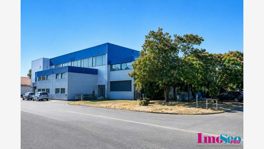 Entrepôt de 2870m² à vendre proche de Gradignan