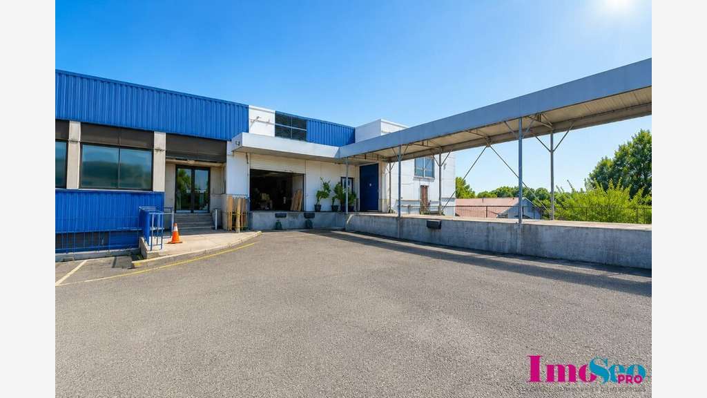 Entrepôt de 2870m² à vendre proche de Gradignan