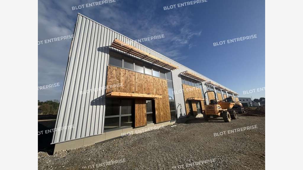 A vendre cellule d'activités 204m² à Grandchamps