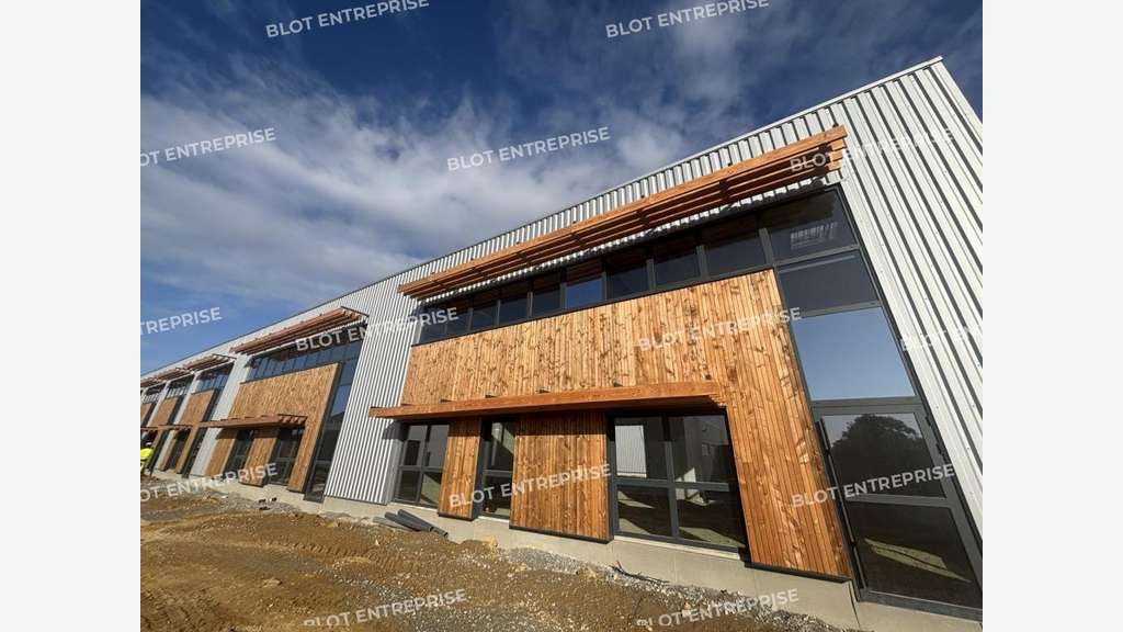 A vendre cellule d'activités 204m² à Grandchamps