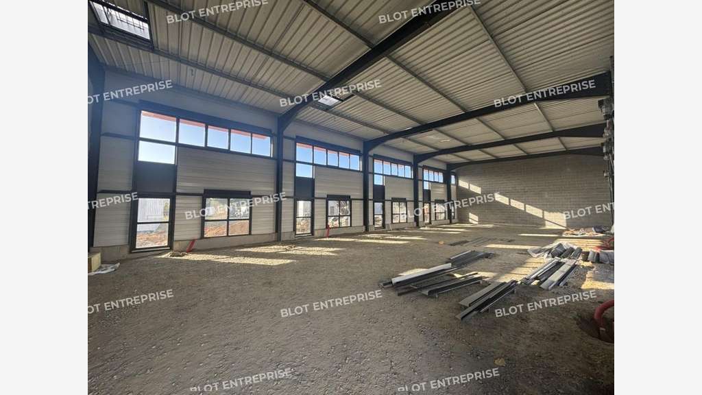 A vendre cellule d'activités 204m² à Grandchamps