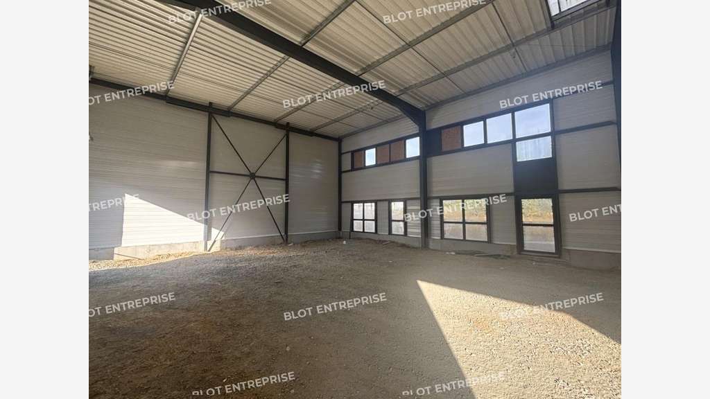 A vendre cellule d'activités 204m² à Grandchamps
