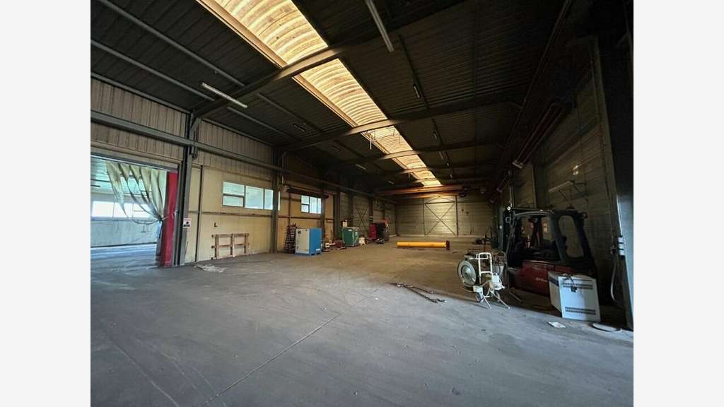 Bâtiment industriel à vendre à 30 min Langres (52)
