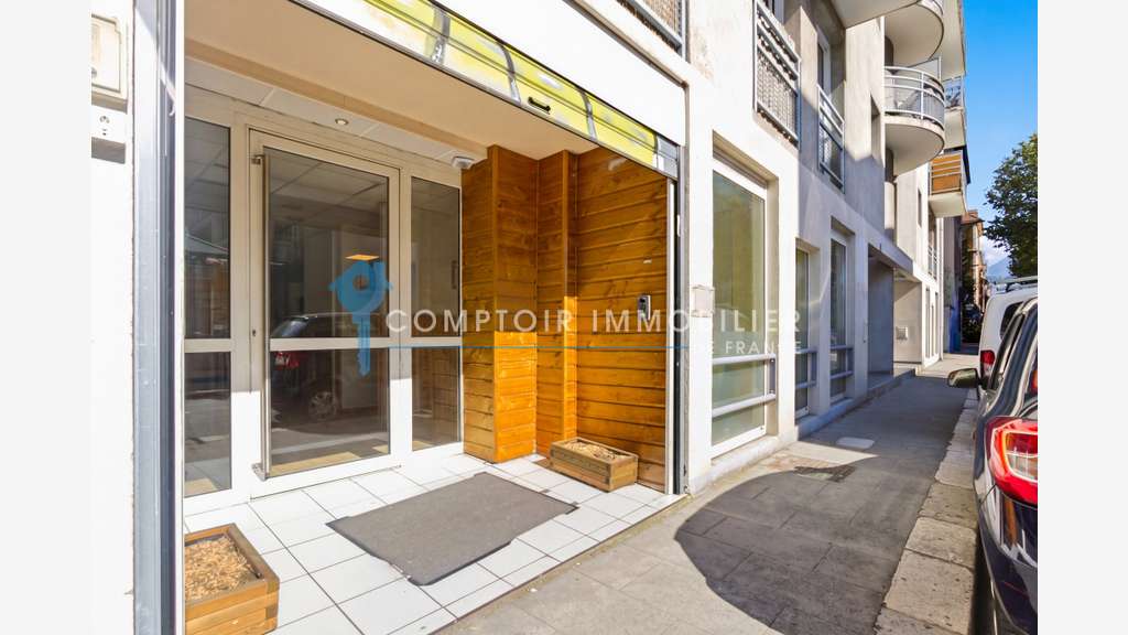 A vendre local 106m² rue Abbé Grégoire à Grenoble