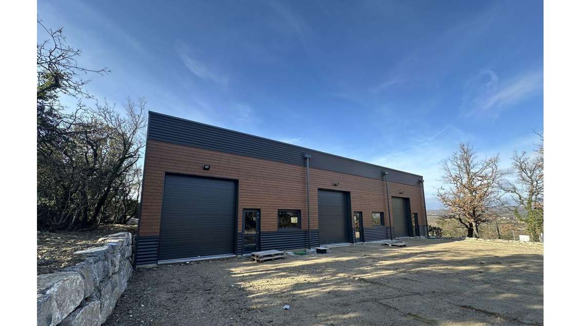 Vente entrepôt neuf 553m² empl stratégique Grignan