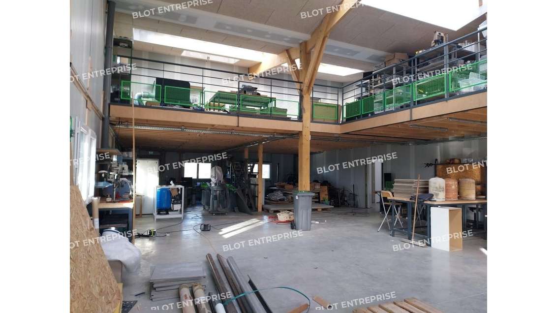 A vendre local d'activités neuf 650m² à Guer