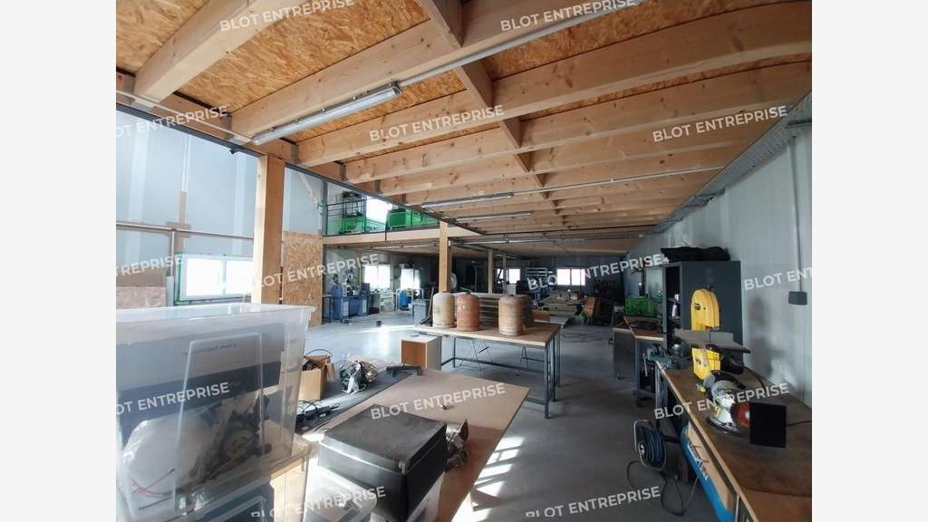A vendre local d'activités neuf 650m² à Guer